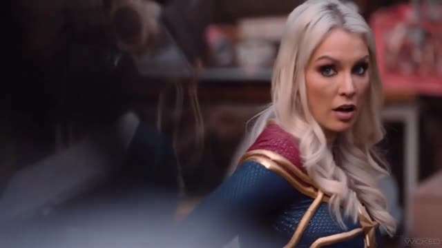 大金发女郎在模仿场景中骑着硬鸡巴封面图