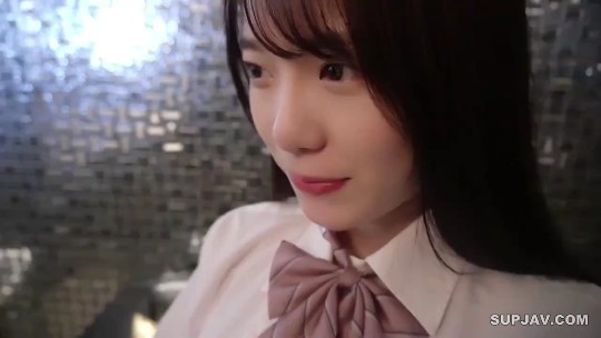 元气满满清纯美眉封面图