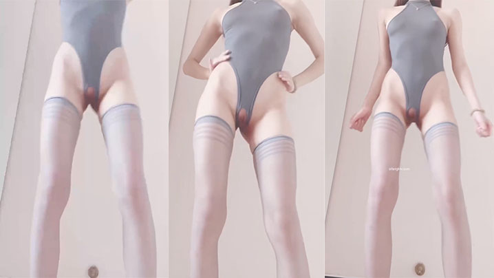 妹子还嫩的逼来看看