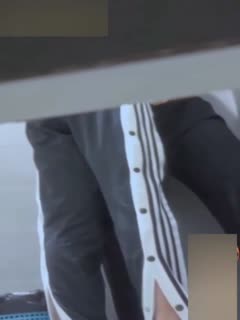 大学厕所女同打野炮被偷拍!小T疯狂舔奶手指扣穴最后还假装后入撞击没鸡巴是真憋屈啊!