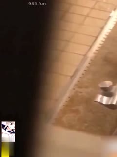 高中女生集体澡堂男扮女装爬墙偷拍事件