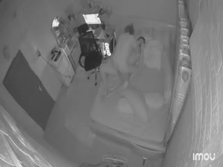 家庭监控记录!老公边打游戏被妻子操，如狼似虎年纪的妻子谁能抗住！