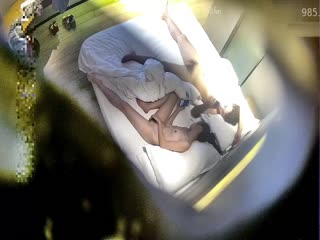 监控破解民宿酒店偷拍小情侣做爱钱先看视频自慰