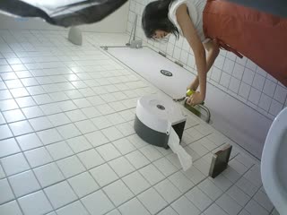 奶茶店偷窥3个美女屎尿大白屁股饱满的鲍鱼裂开一条缝隙