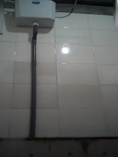 旅游景点女厕全景偷拍  红内裤美女下面毛毛很性感