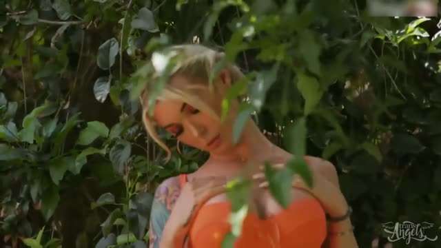 高人气TS Aubrey Kate 演绎泳池边的禁忌诱惑：变性美女的陷阱 勾引泳池边的清洁工性交ts挑逗射精伪娘