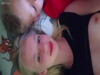 青春期早熟姐姐勾引弟弟偷吃禁果